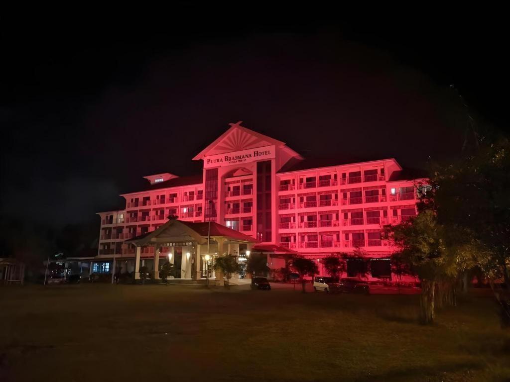 Putra Brasmana Hotel Kuala Perlis Exterior foto